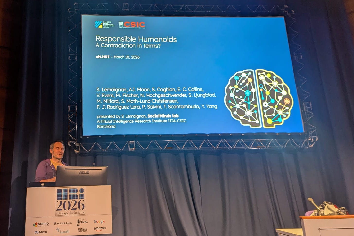 Me, presenting our alt.HRI paper on humanoid robots